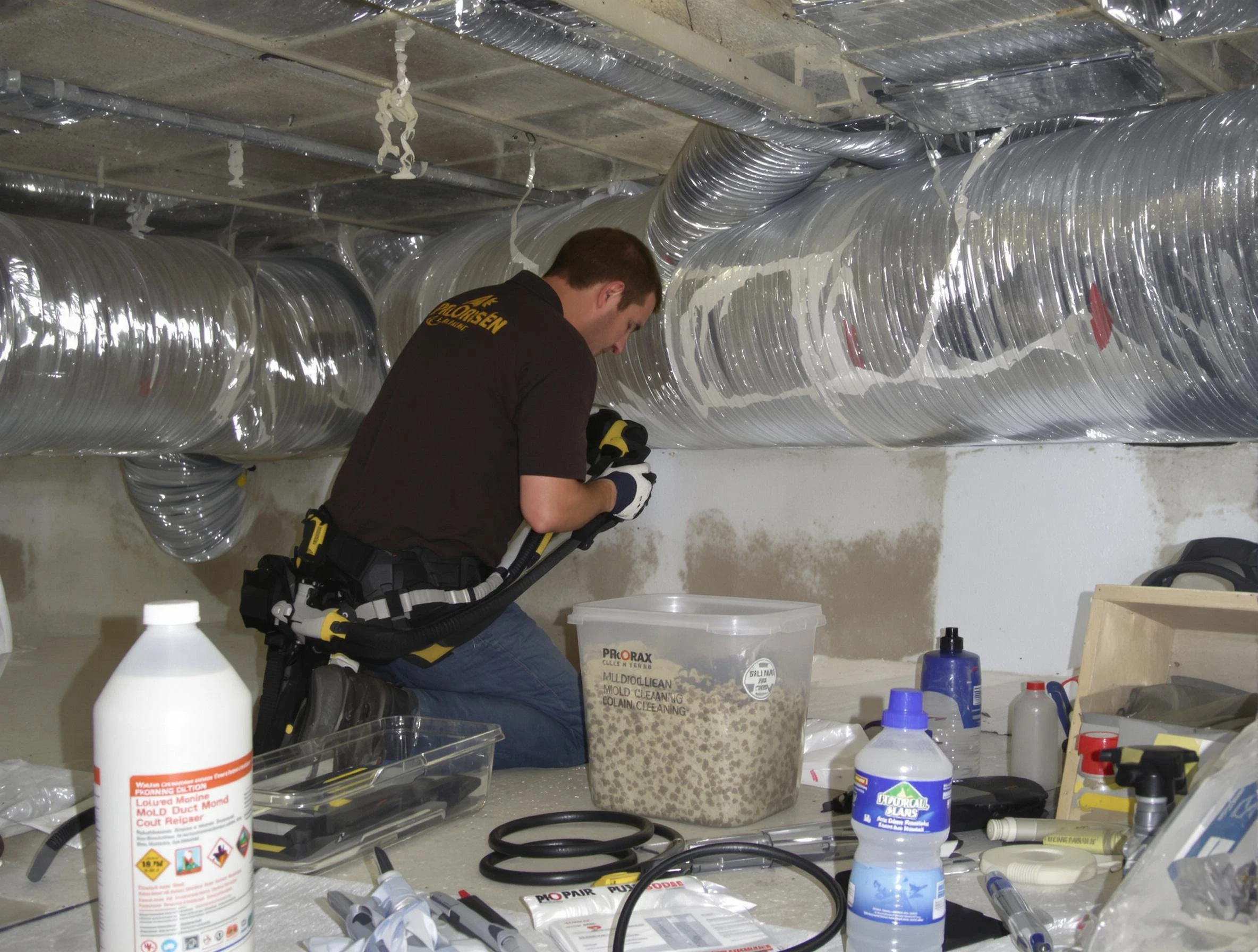 Washington Air Duct Cleaning specialist performing professional mold removal from air ducts in Washington